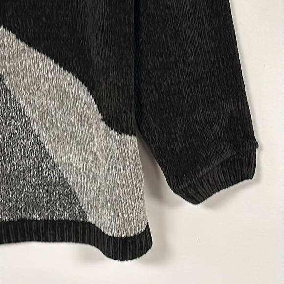 Cute Alfred Dunner chenille sweater, Petite, Black & Gray Geometric PXL, EUC - Picture 4 of 6